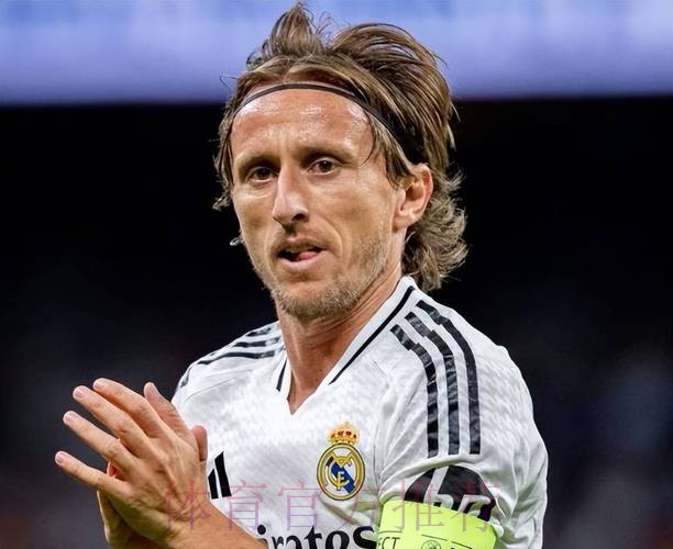 留下队魂!西媒:阿隆索明确要求留下莫德里奇 留下队魂!西媒:阿隆索明确要求留下莫德里奇